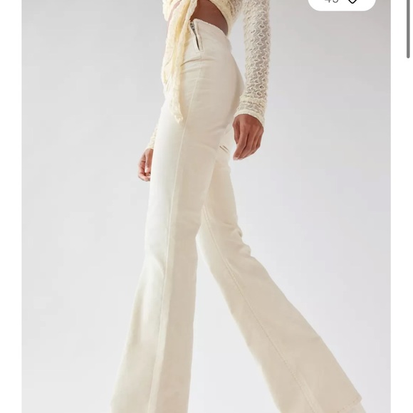 UO Velvet Ruched V-Front Flare Pant - Picture 2 of 5